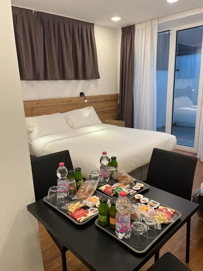 Grandi 32 Boutique Residence Segrate 0*,